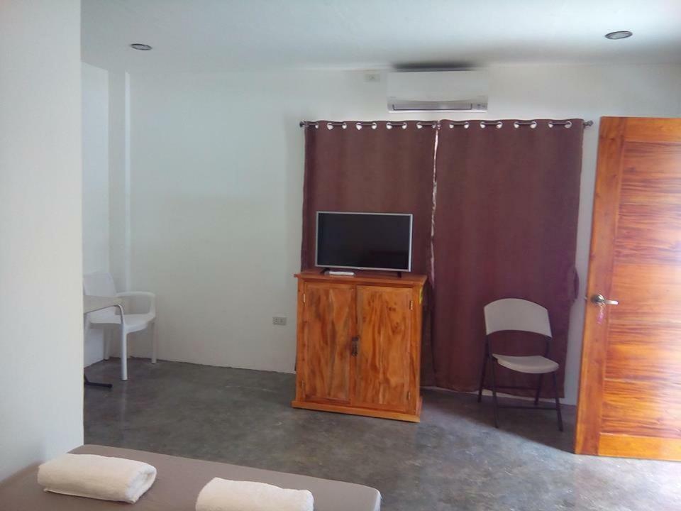 Mother Teresa Rooms And Restaurant Oslob Exteriör bild